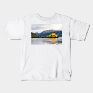 Eilean Donan Castle , the Highlands , Scotland Kids T-Shirt